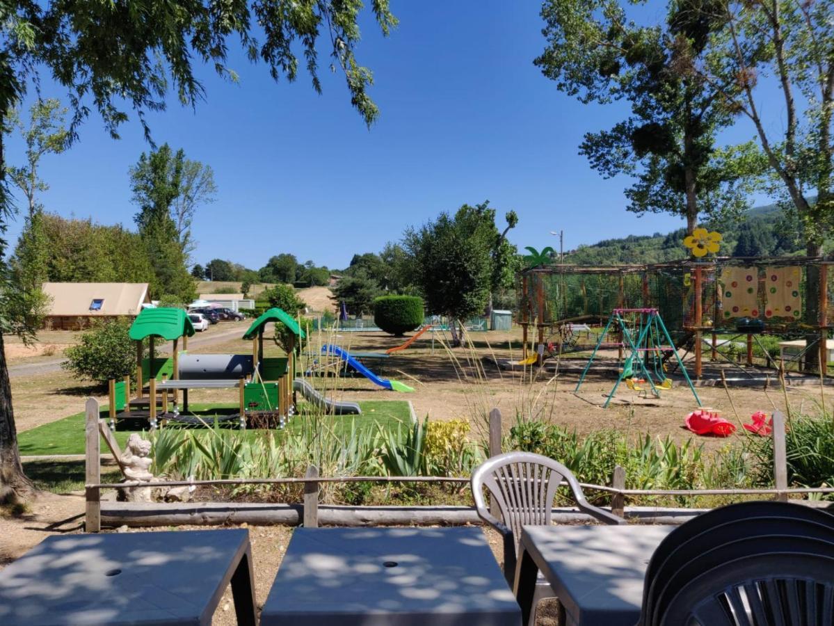 Vollore-Ville Camping " Le Grun De Chignore" מראה חיצוני תמונה